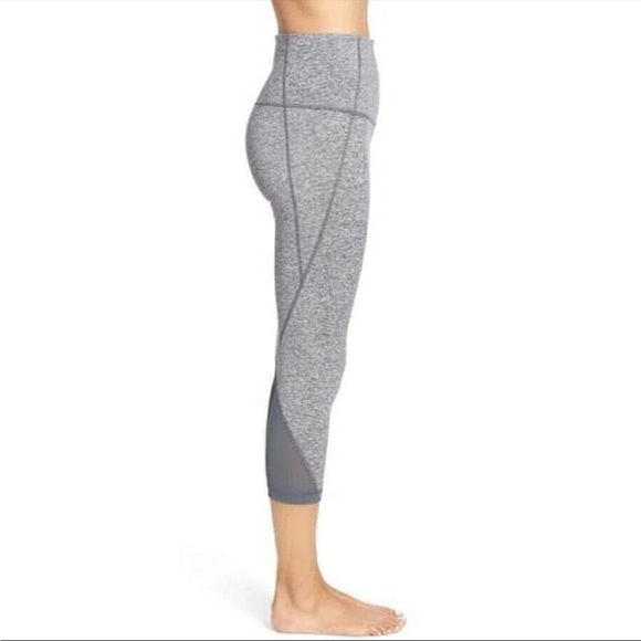 Gray High-Waisted Cropped “Hatha” Leggings by Zella. SZ XS. Nordstrom Athleisure - Picture 3 of 10